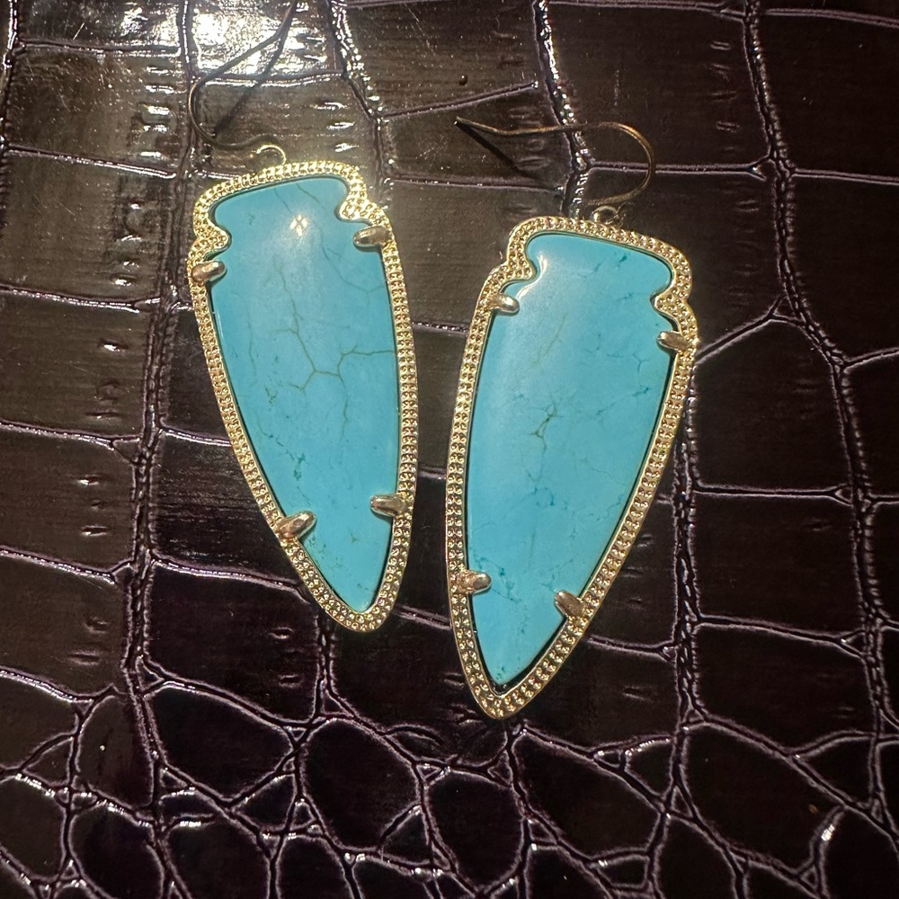 Kendra Scott Skylar Arrowhead Earrings – Turquoise & Gold – Like New